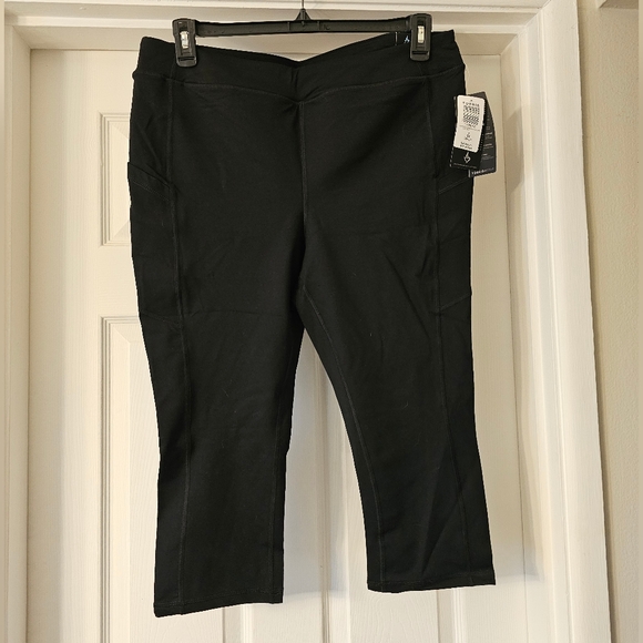 💥NEW! Torrid Bombshell Capri Leggings - Picture 4 of 9